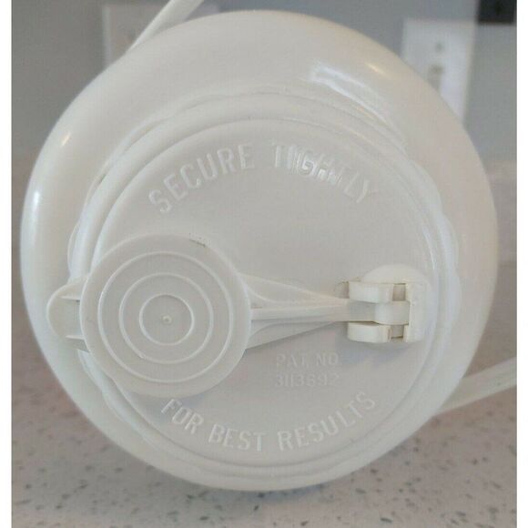 Vintage Bee Plastics Water Jug Family Size Half Gallon Orange Triple insulated - Picture 4 of 7